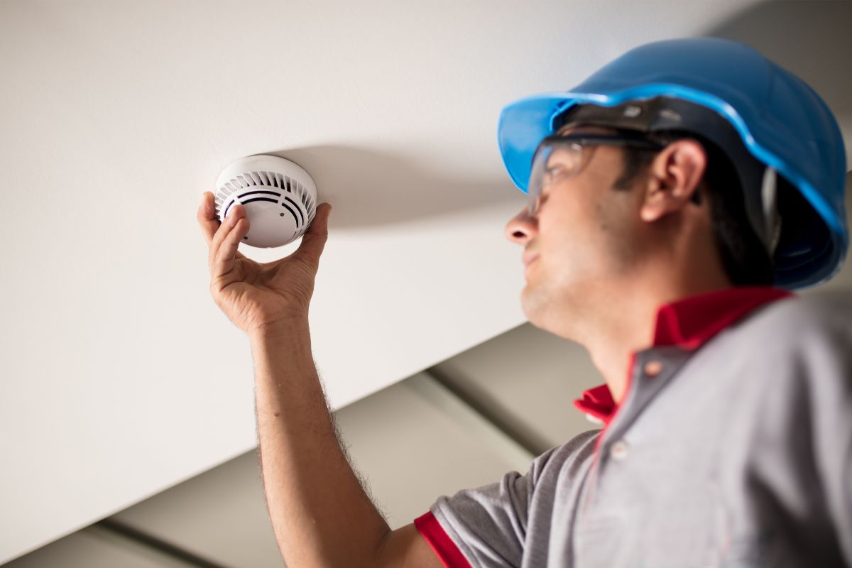 What's The Best Place To Install A Smoke Detector With Ceiling Fan (1)